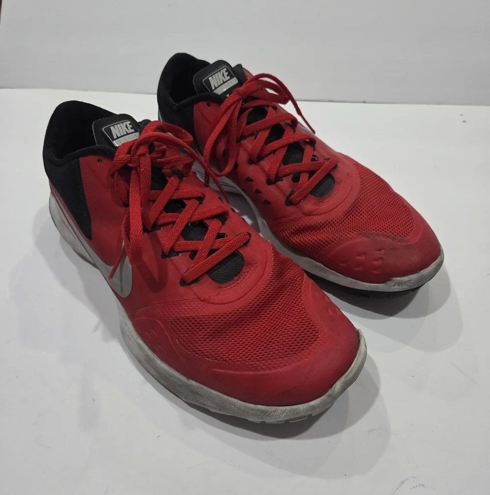 Nike Men's Dynamic Red and Black Athletic Shoes Sz.9,5